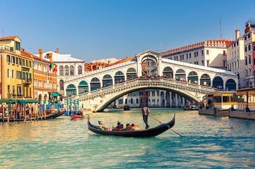 Ponte di Rialto sul Canal Grande a Venezia