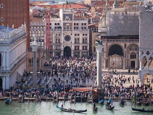 Turisti in Piazza San Marco.