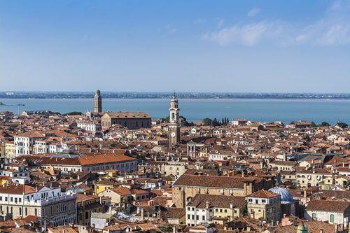 Una vista sulla città di Venezia dalla cima del Campanile di San Marco.